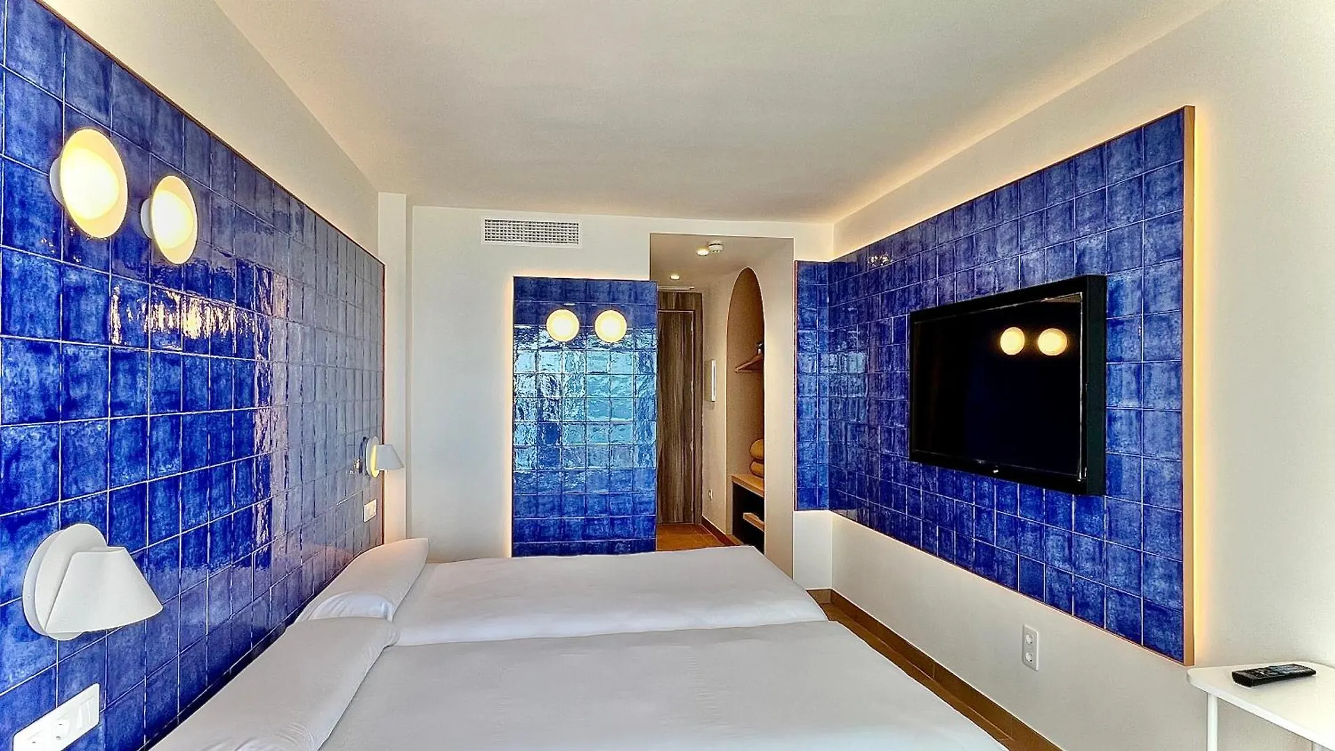 Hotel Perla Marina Nerja 4*,