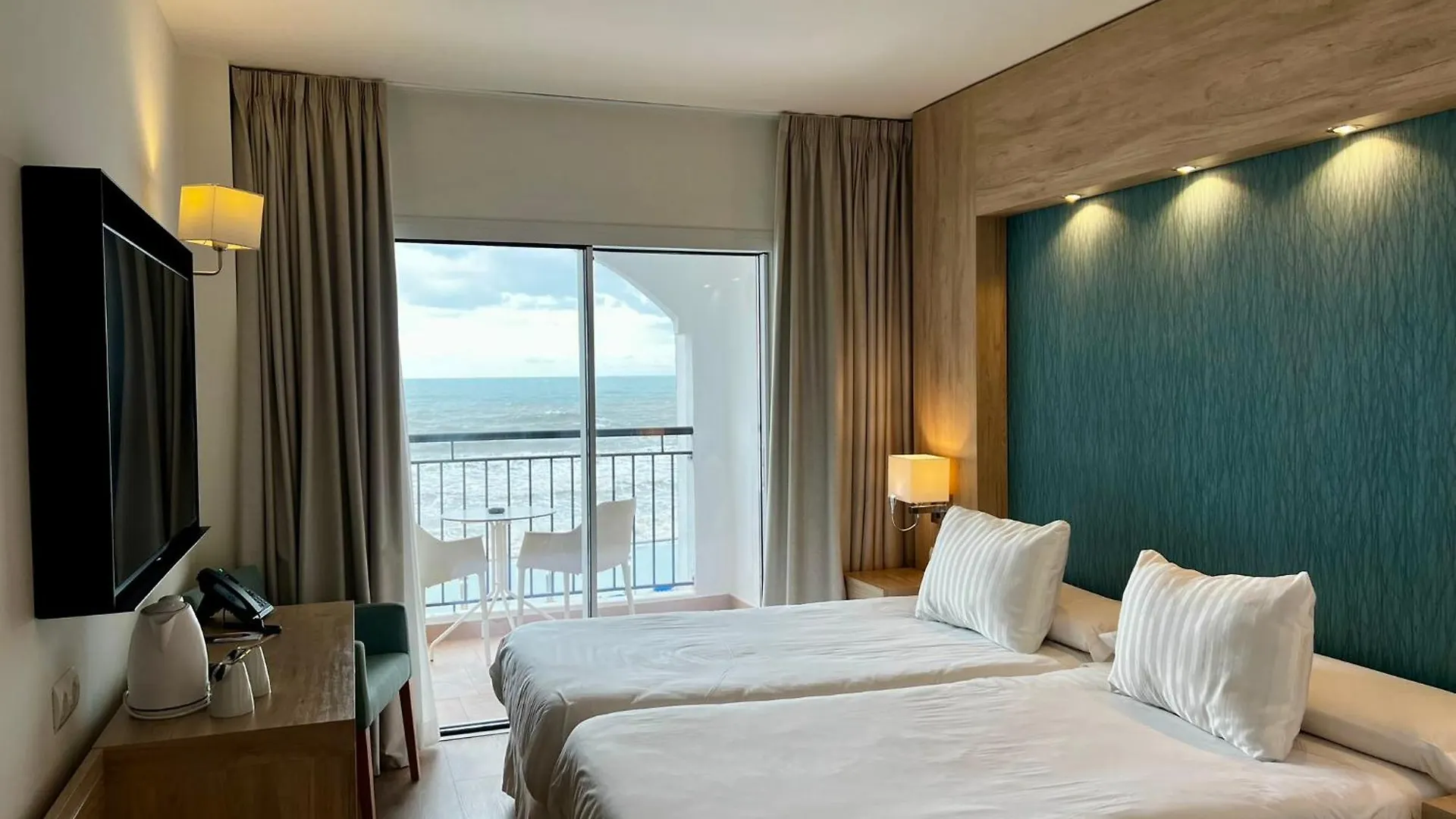 Perla Marina Hotel Nerja Espanha