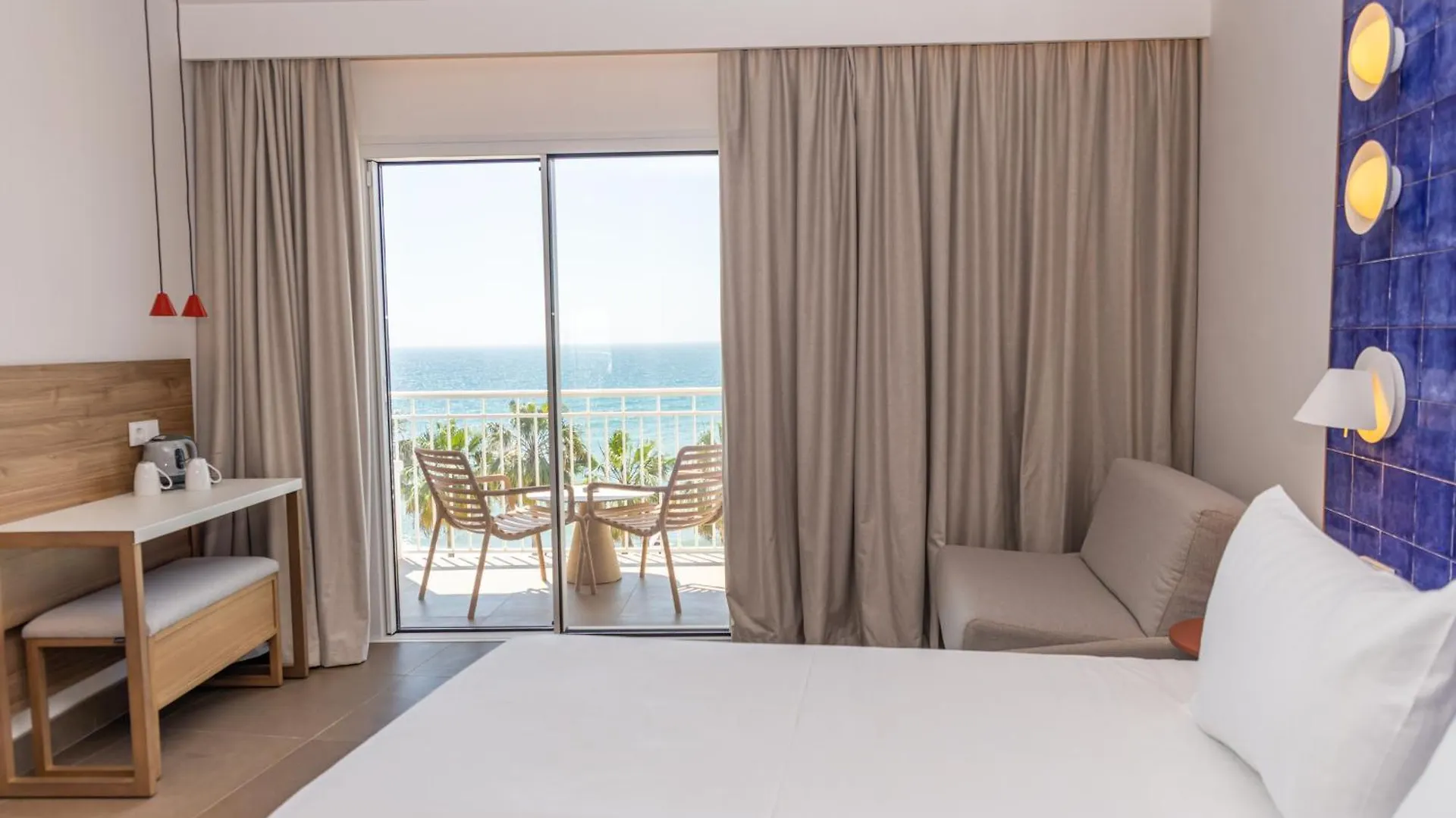 Perla Marina Hotel Nerja 4*,  Espanha